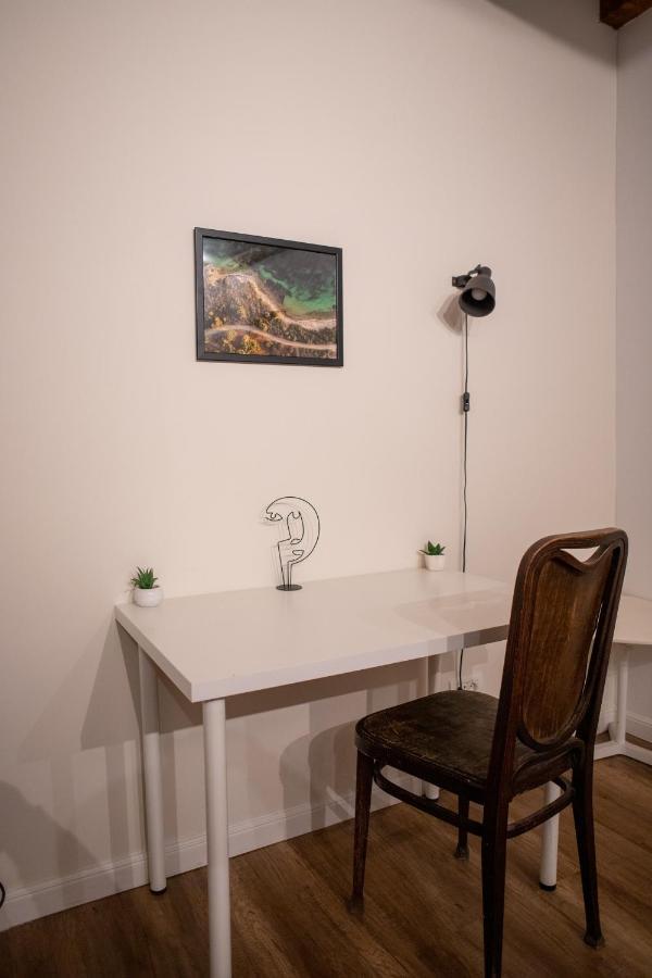ブカレスト Interbelic House With Courtyard And Terraceヴィラ エクステリア 写真