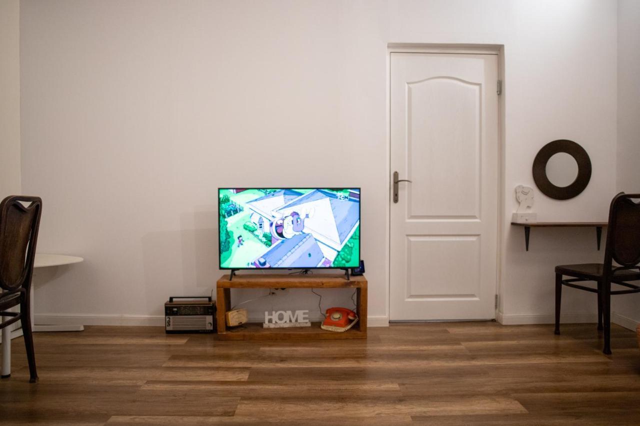 ブカレスト Interbelic House With Courtyard And Terraceヴィラ エクステリア 写真