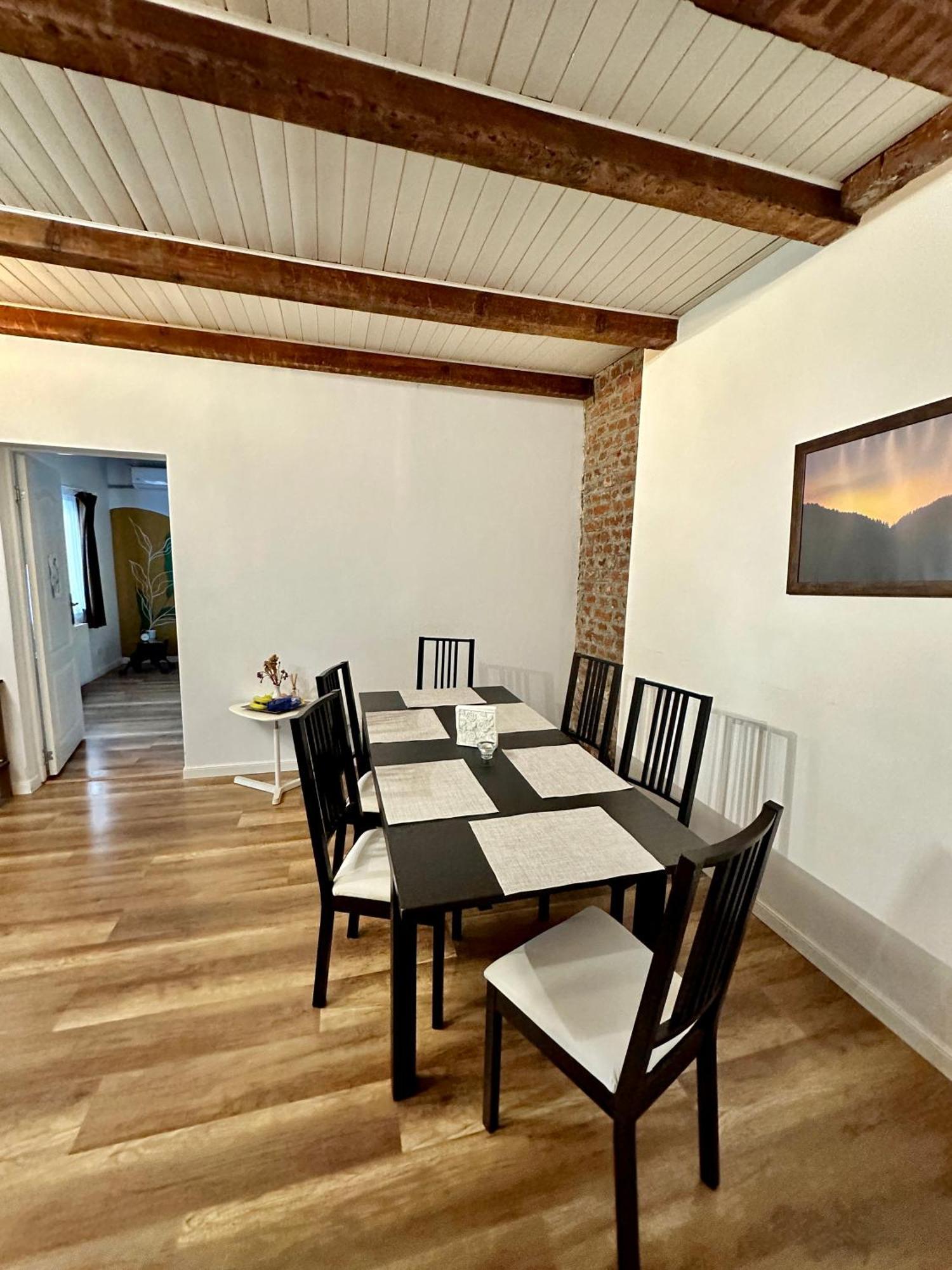 ブカレスト Interbelic House With Courtyard And Terraceヴィラ エクステリア 写真